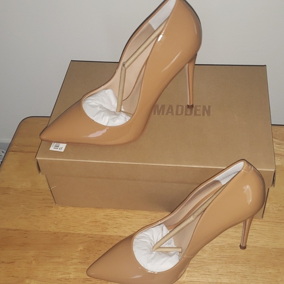 Daisies Camel Patent Leather Pumps - Picture 3 of 3